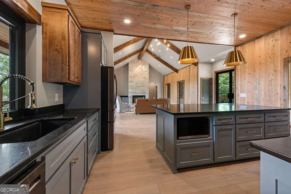 62 Tiffany LN Mineral Bluff, GA 30559