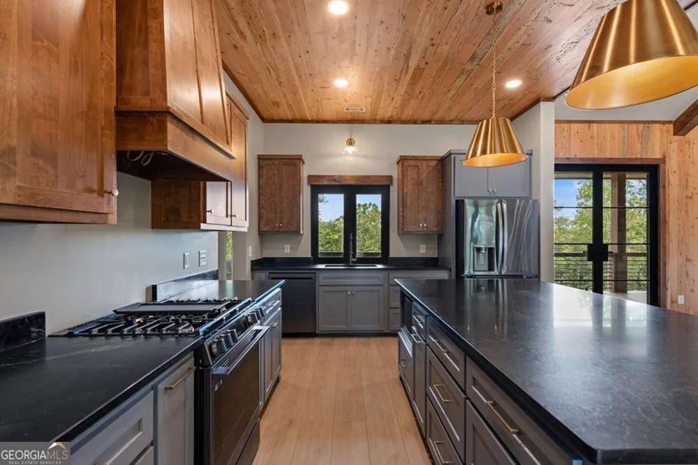 62 Tiffany LN Mineral Bluff, GA 30559