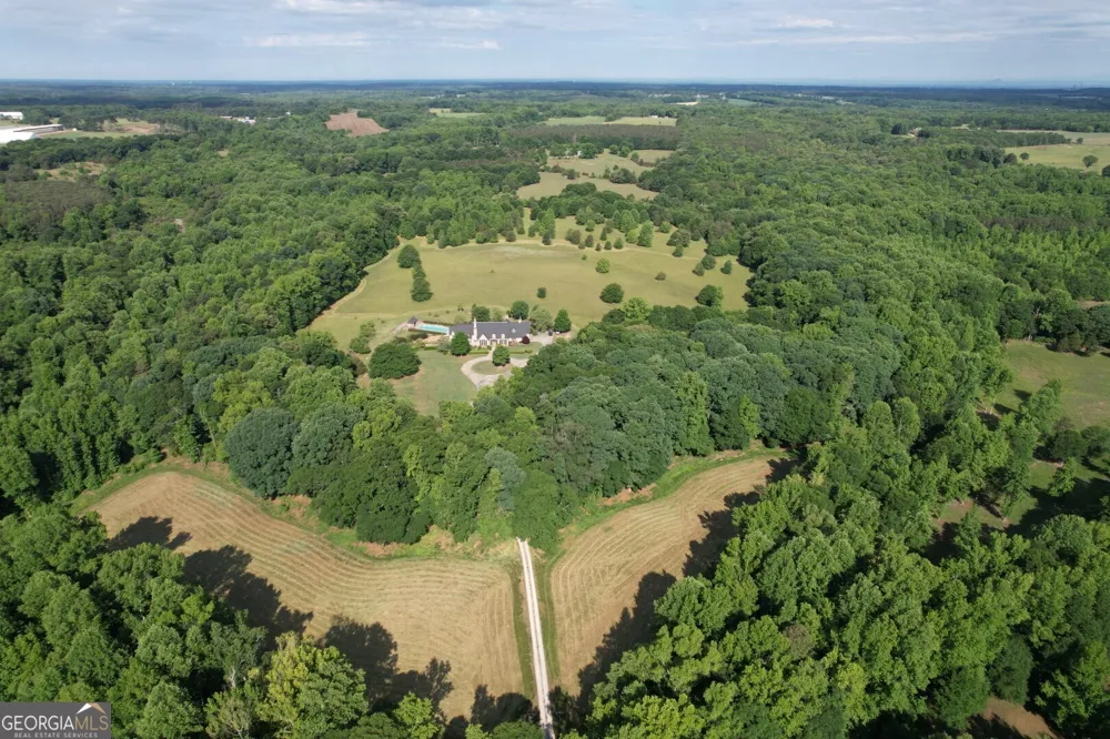 1298 Ray Weaver RD Canon, GA 30520