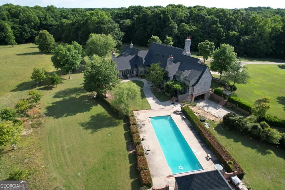 1298 Ray Weaver RD Canon, GA 30520