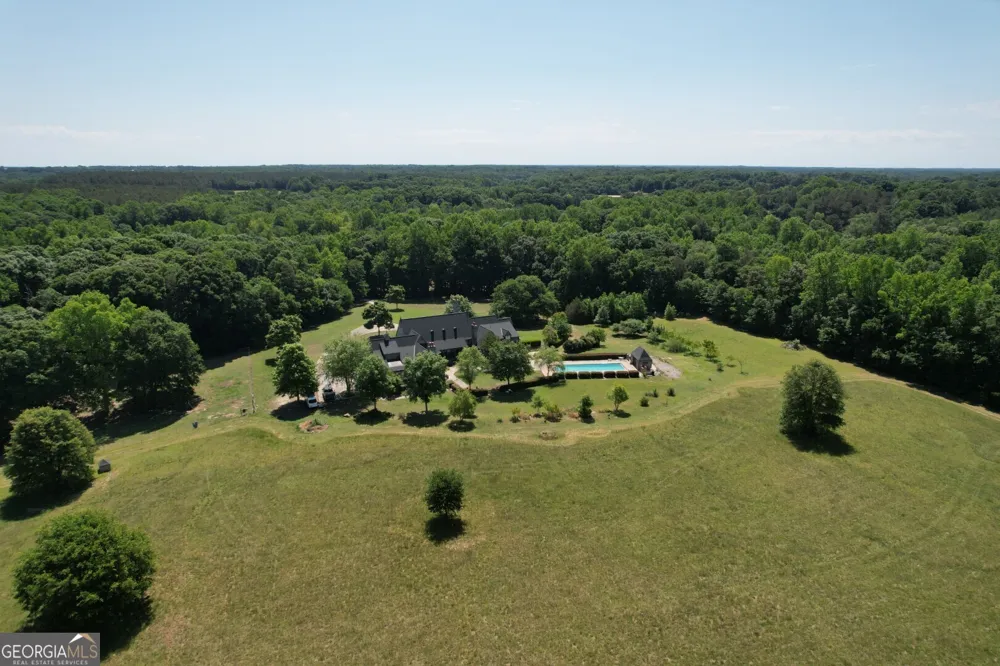 1298 Ray Weaver RD Canon, GA 30520
