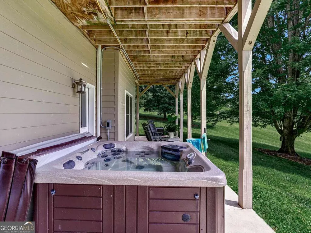 115 Country Club View Hayesville, NC 28904