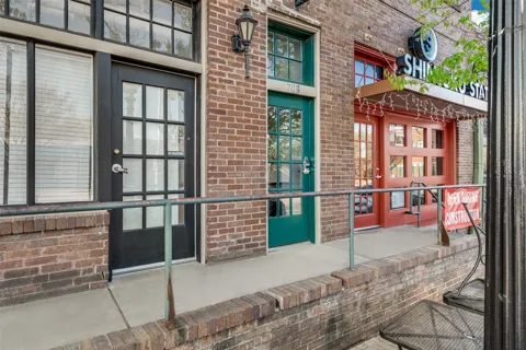 709 W Magnolia Avenue #217
