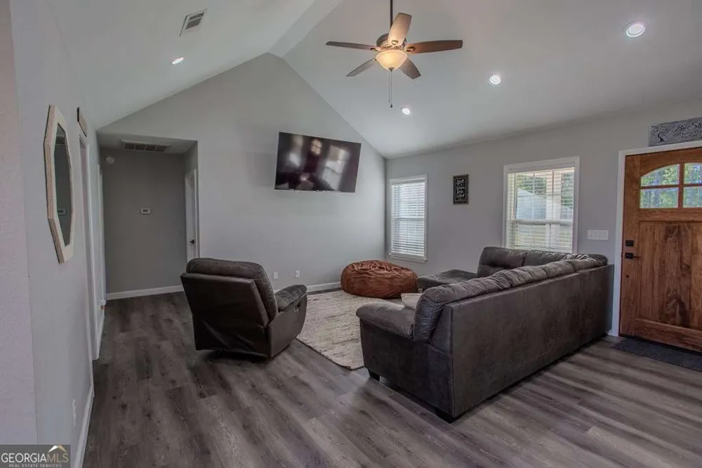 333 E Gillis ST Mount Vernon, GA 30445