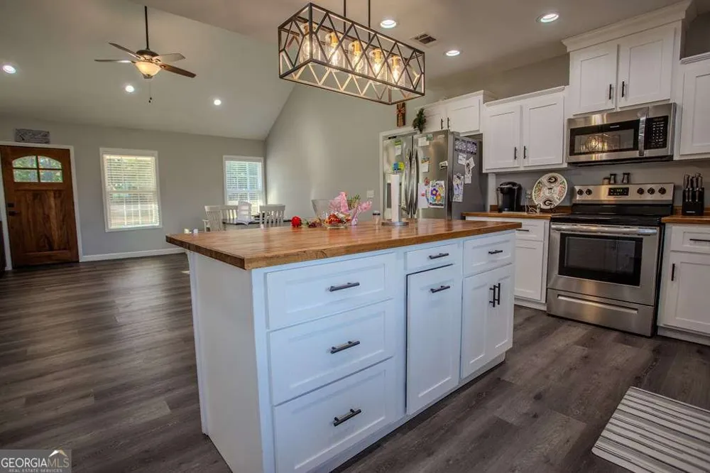 333 E Gillis ST Mount Vernon, GA 30445