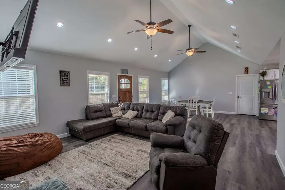 333 E Gillis ST Mount Vernon, GA 30445