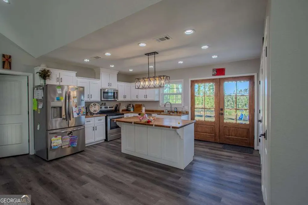 333 E Gillis ST Mount Vernon, GA 30445