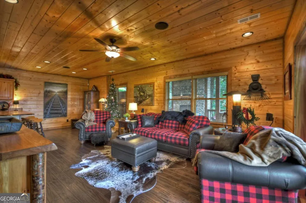 1404 Mountain High DR Mineral Bluff, GA 30559
