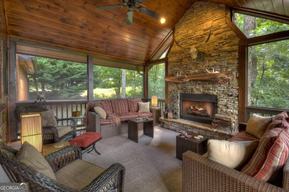 1404 Mountain High DR Mineral Bluff, GA 30559