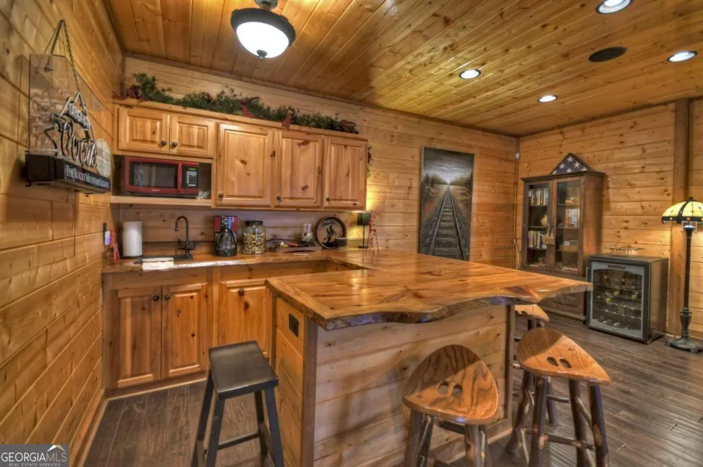 1404 Mountain High DR Mineral Bluff, GA 30559