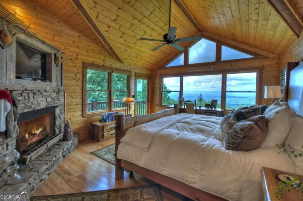 1404 Mountain High DR Mineral Bluff, GA 30559