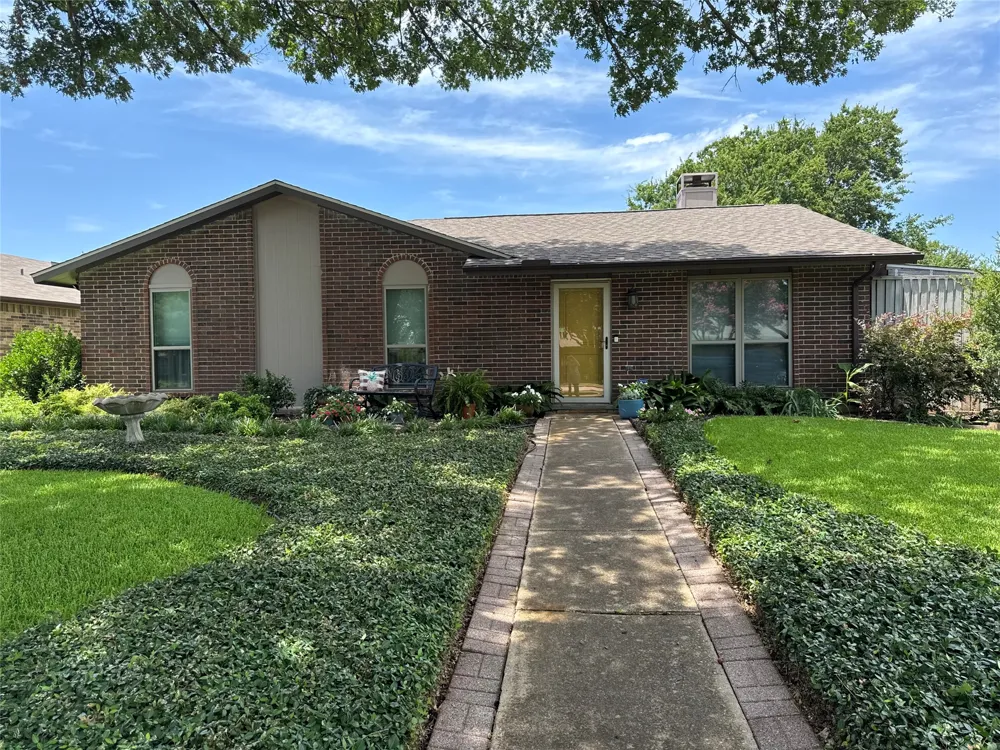 5521 Pike Place Garland, TX 75044