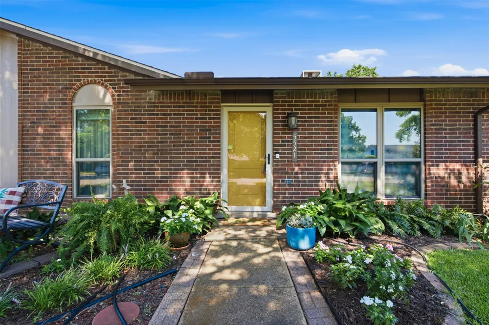 5521 Pike Place Garland, TX 75044