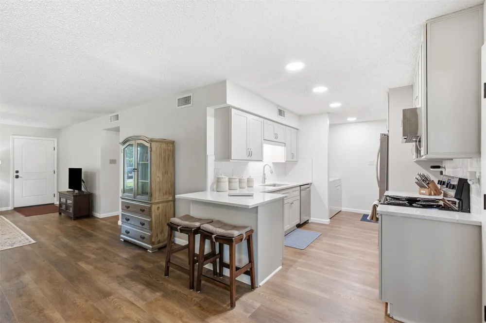 5521 Pike Place Garland, TX 75044