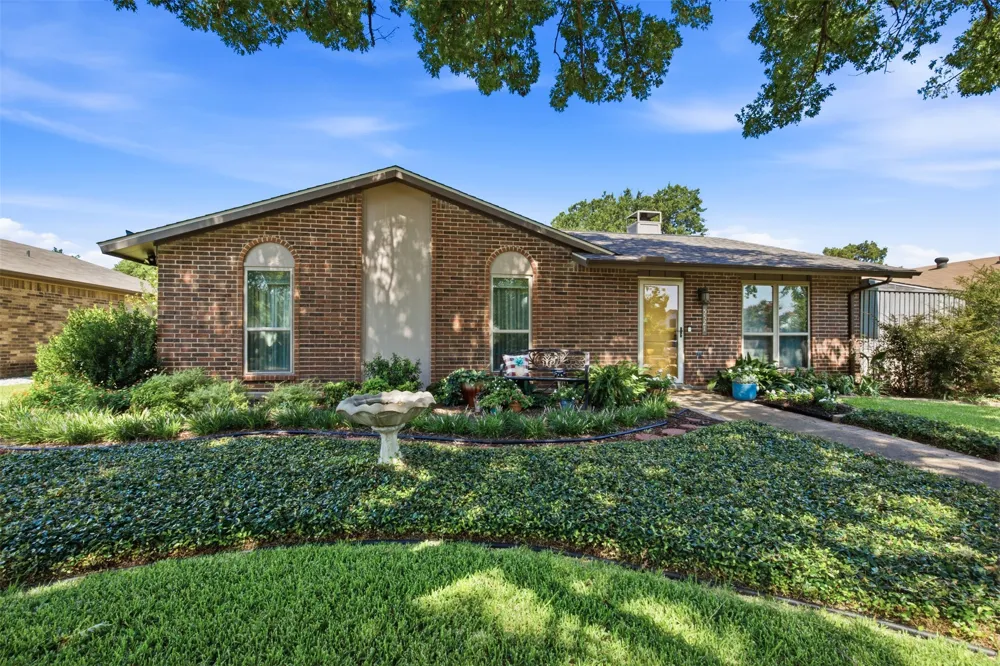 5521 Pike Place Garland, TX 75044