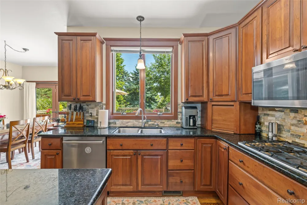 12106 Deer Creek Run Plymouth Charter Township, MI 48170