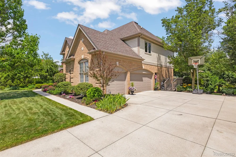 12106 Deer Creek Run Plymouth Charter Township, MI 48170