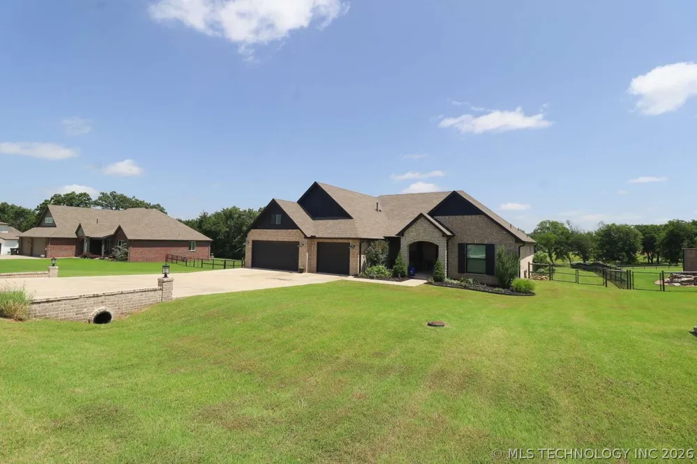 8716 E Detroit Street Broken Arrow, OK 74014