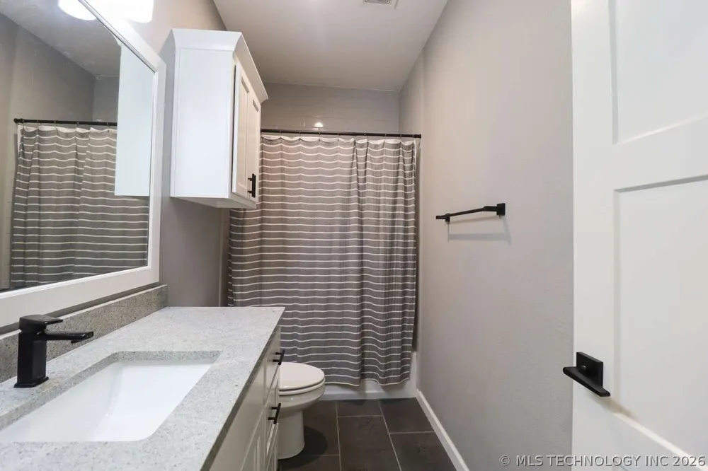 8716 E Detroit Street Broken Arrow, OK 74014