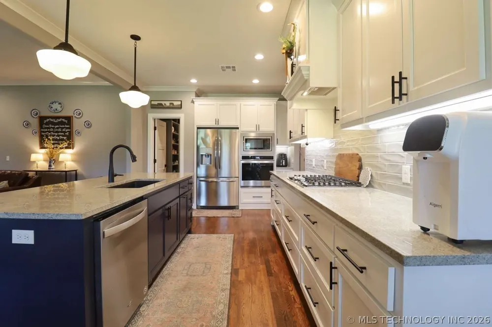 8716 E Detroit Street Broken Arrow, OK 74014