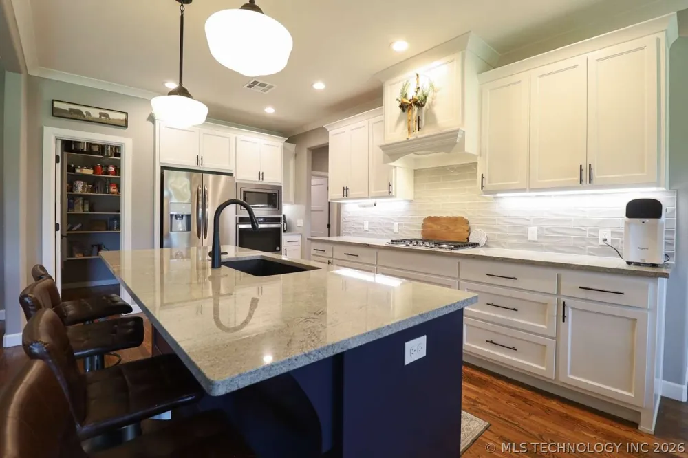 8716 E Detroit Street Broken Arrow, OK 74014