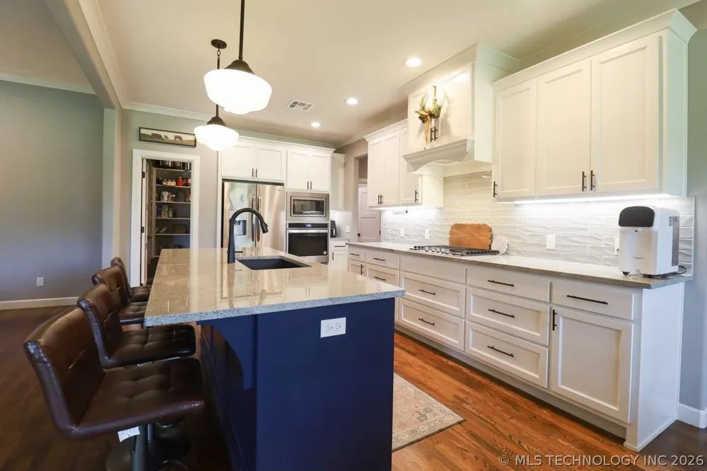 8716 E Detroit Street Broken Arrow, OK 74014