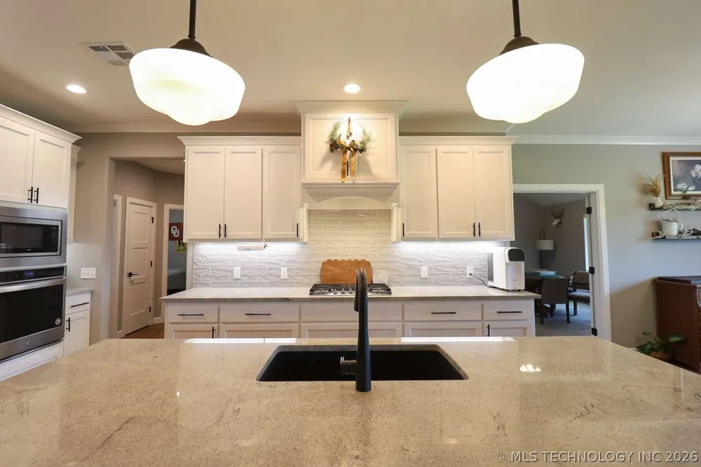 8716 E Detroit Street Broken Arrow, OK 74014