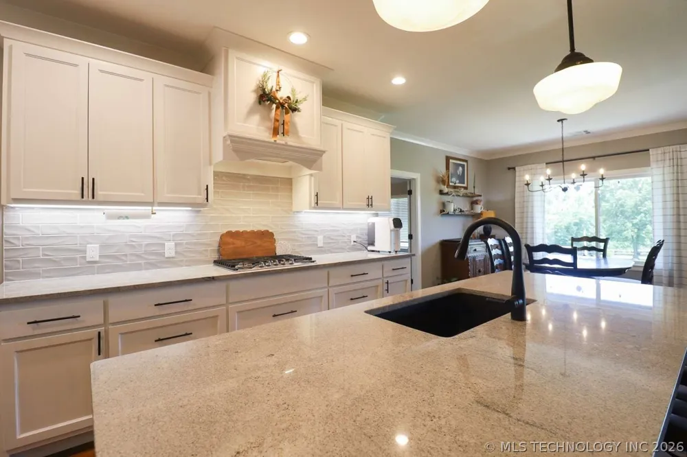 8716 E Detroit Street Broken Arrow, OK 74014