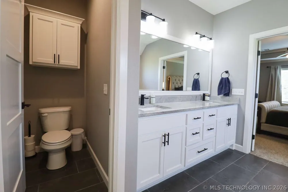 8716 E Detroit Street Broken Arrow, OK 74014