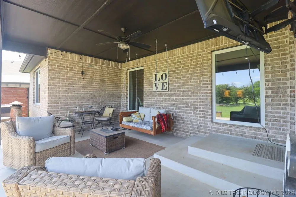 8716 E Detroit Street Broken Arrow, OK 74014