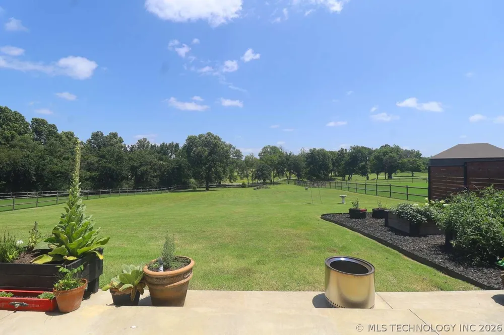 8716 E Detroit Street Broken Arrow, OK 74014
