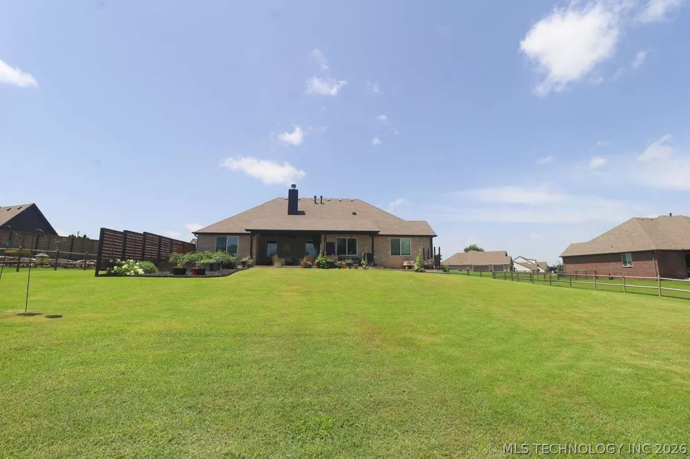 8716 E Detroit Street Broken Arrow, OK 74014