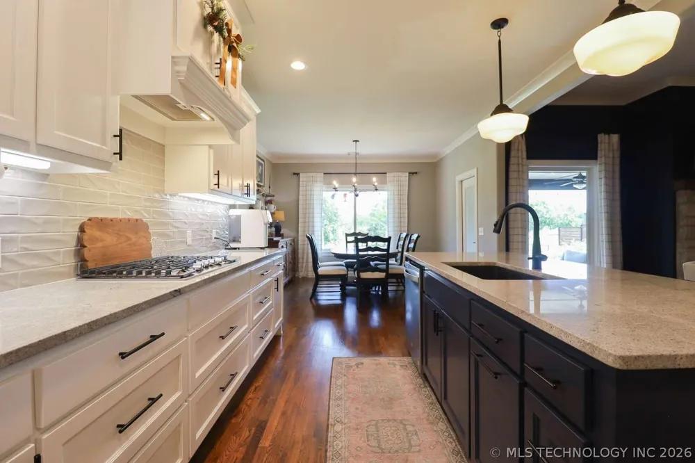 8716 E Detroit Street Broken Arrow, OK 74014