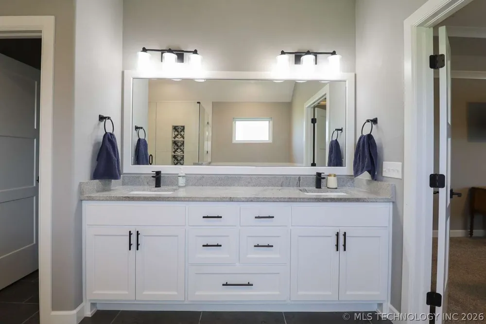 8716 E Detroit Street Broken Arrow, OK 74014