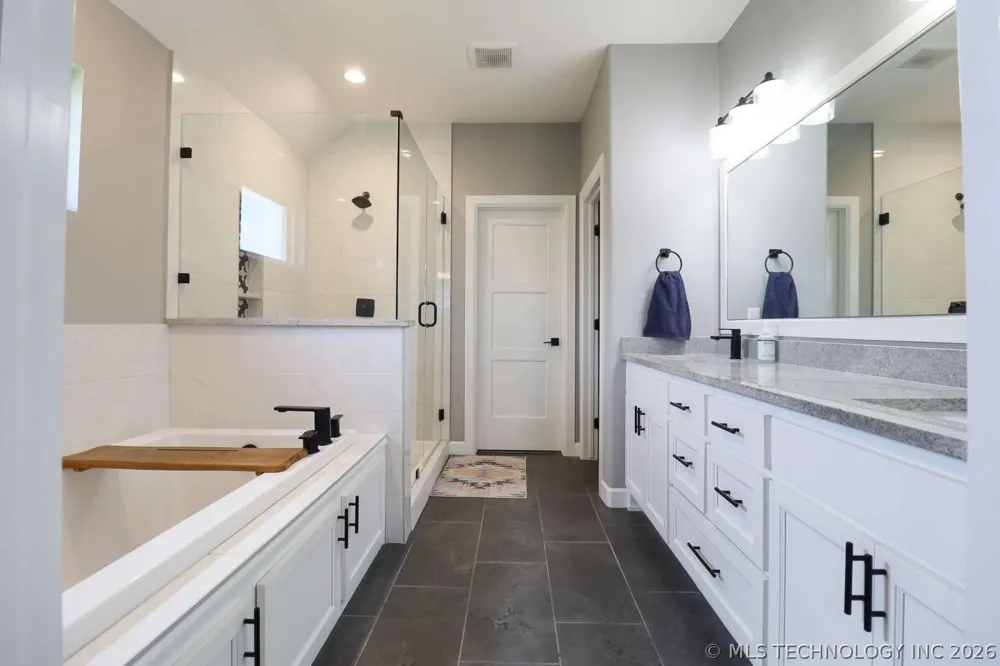 8716 E Detroit Street Broken Arrow, OK 74014