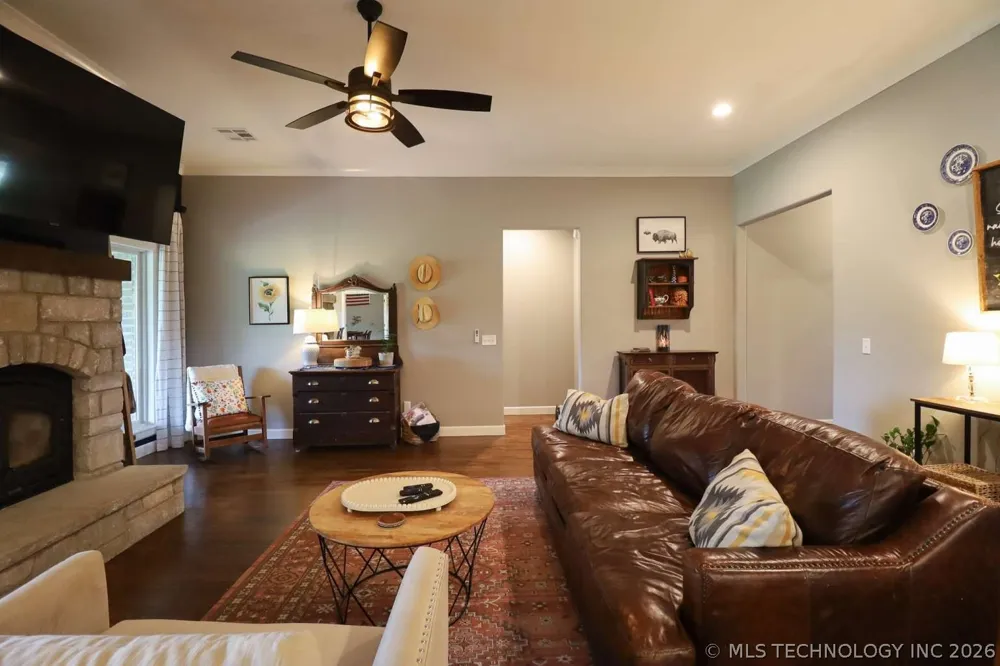 8716 E Detroit Street Broken Arrow, OK 74014