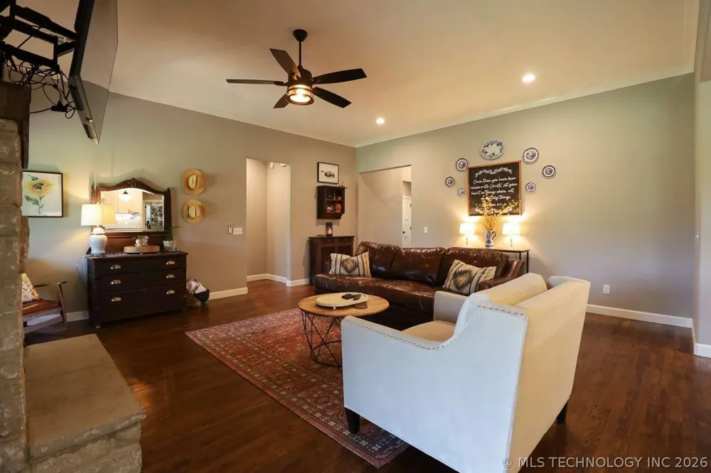 8716 E Detroit Street Broken Arrow, OK 74014