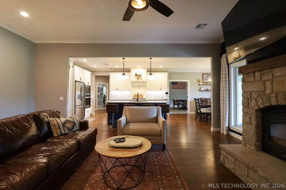 8716 E Detroit Street Broken Arrow, OK 74014