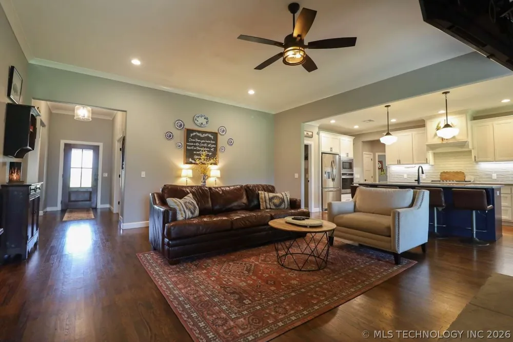 8716 E Detroit Street Broken Arrow, OK 74014