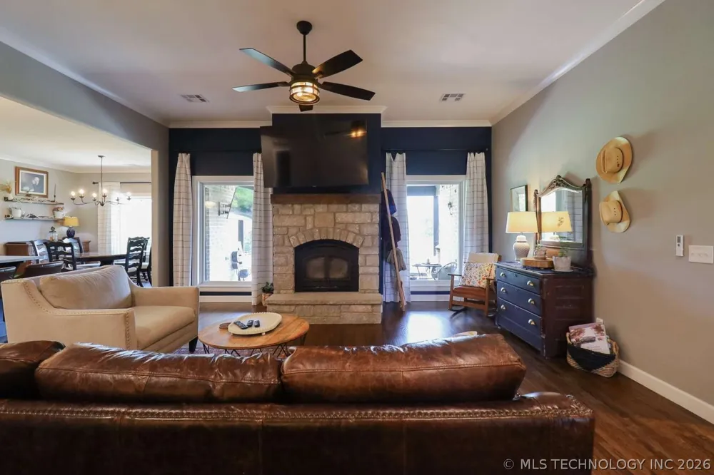 8716 E Detroit Street Broken Arrow, OK 74014