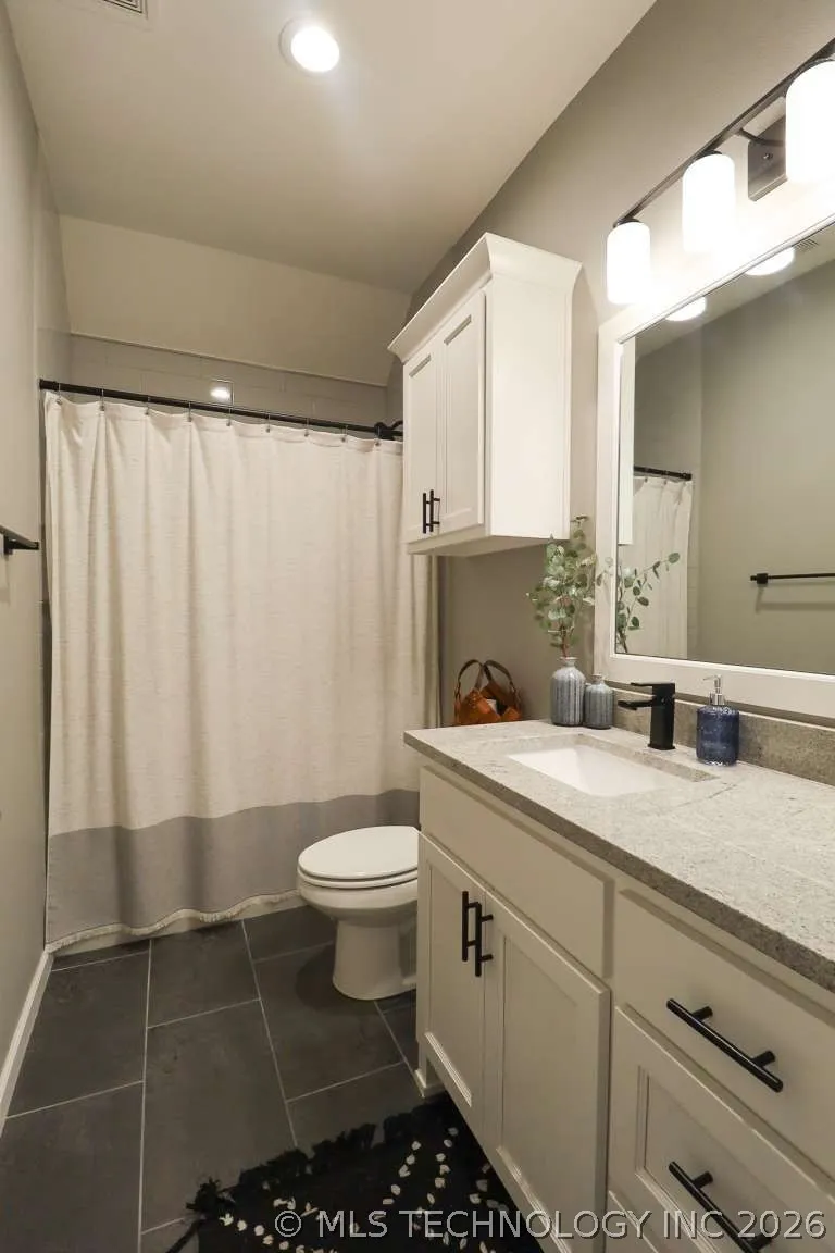 8716 E Detroit Street Broken Arrow, OK 74014