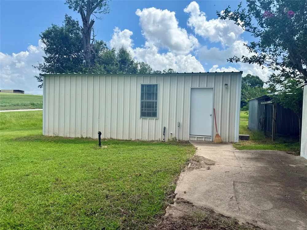 2433 County Road 409 Navasota, TX 77868