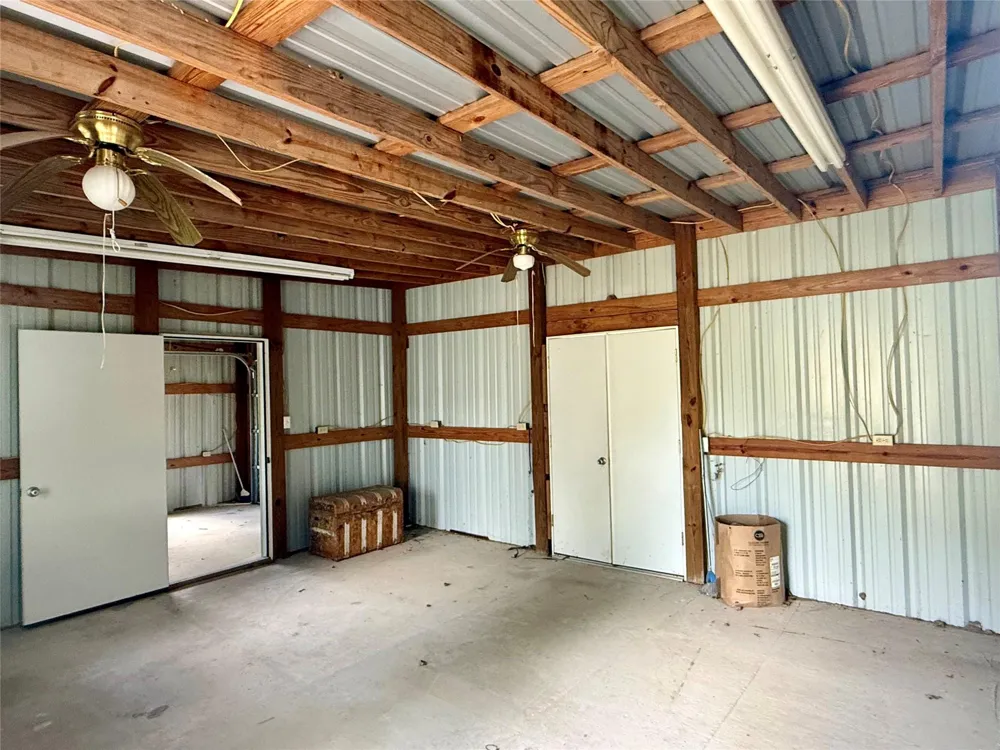 2433 County Road 409 Navasota, TX 77868