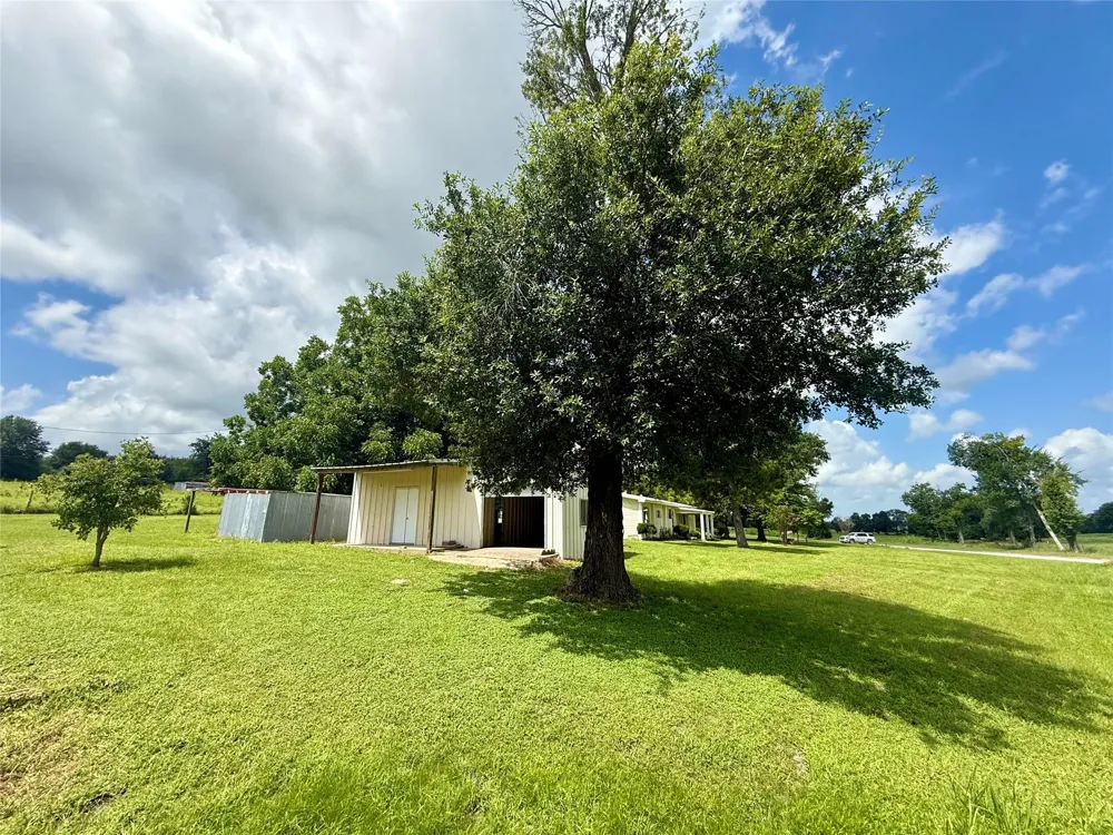2433 County Road 409 Navasota, TX 77868