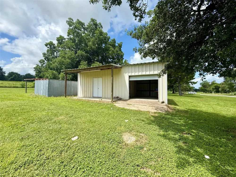 2433 County Road 409 Navasota, TX 77868