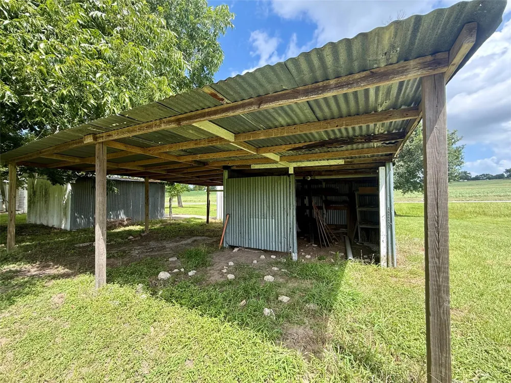2433 County Road 409 Navasota, TX 77868