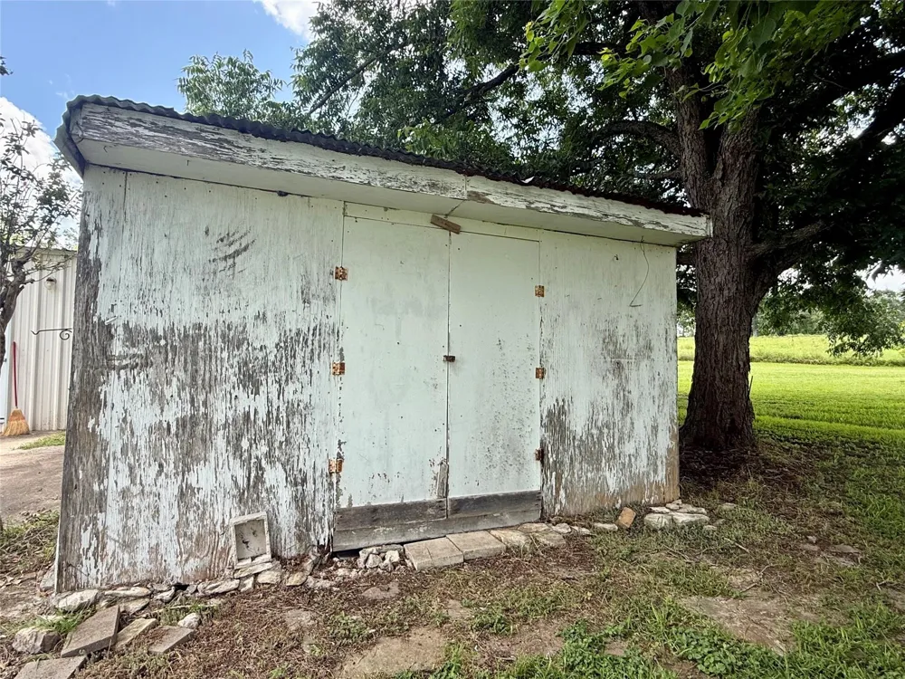 2433 County Road 409 Navasota, TX 77868