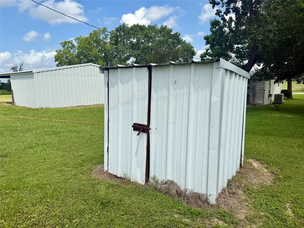 2433 County Road 409 Navasota, TX 77868