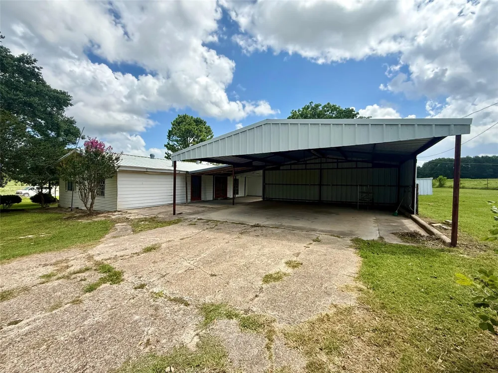 2433 County Road 409 Navasota, TX 77868