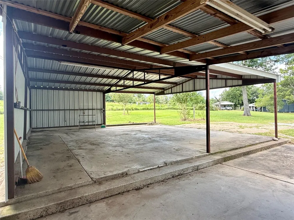 2433 County Road 409 Navasota, TX 77868